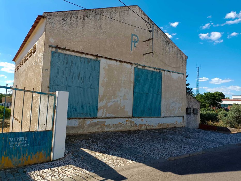 Adega antiga desativada