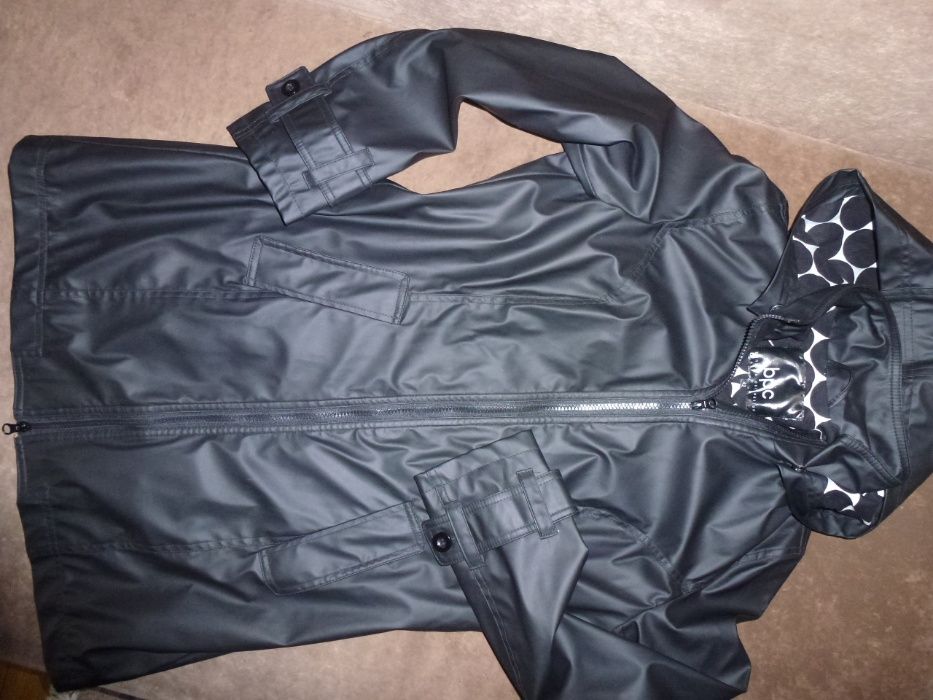 Sportowy płaszczyk czarny roz M/L firmy bpc bonprix collection now