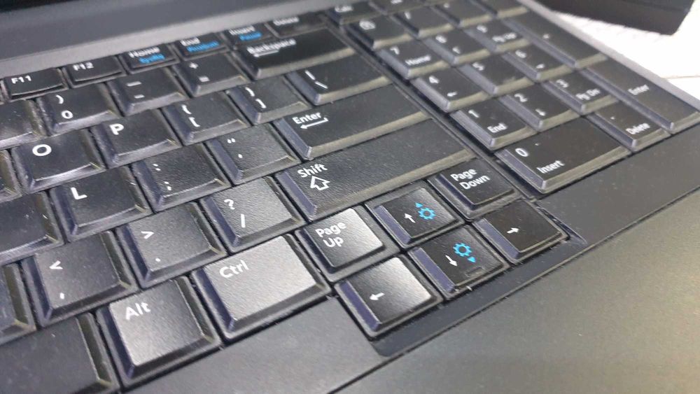 Dell Laptop E6540 i7 4810MQ SSD 240GB 8GB RAM Kamera LAN WiFi