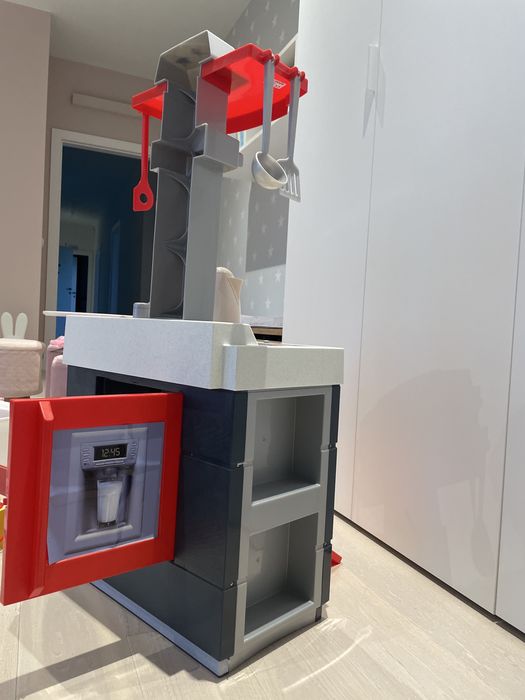 Zabawkowa kuchenka i kasa