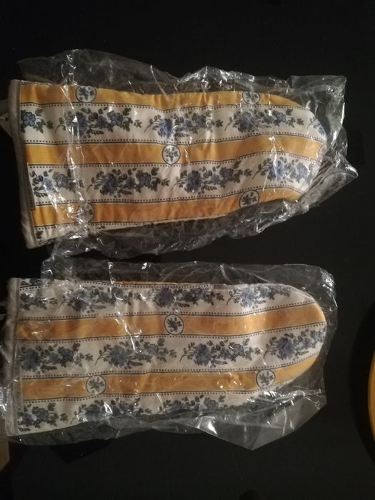 2 Luvas de Cozinha Novas
