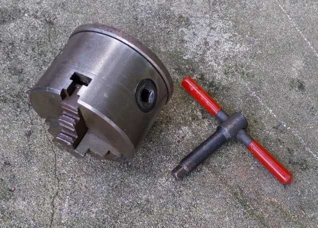 Pinça de torno com 80mm e 3 garras