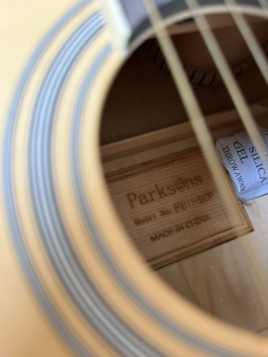 Akustyczna gitara Parksons