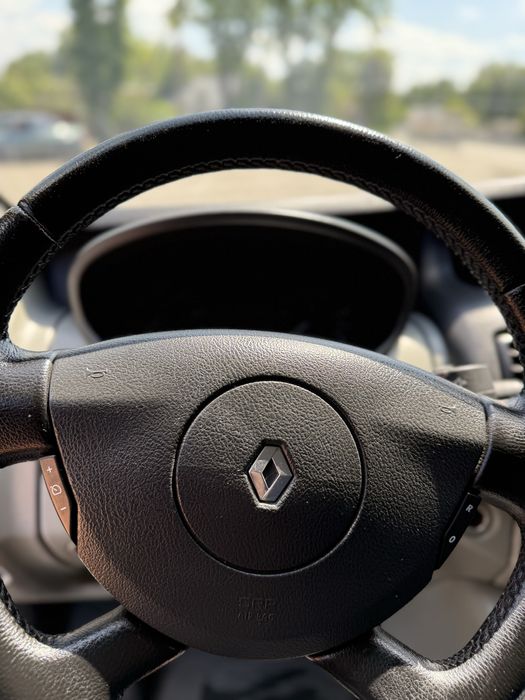 Продам Рено трафик 2012