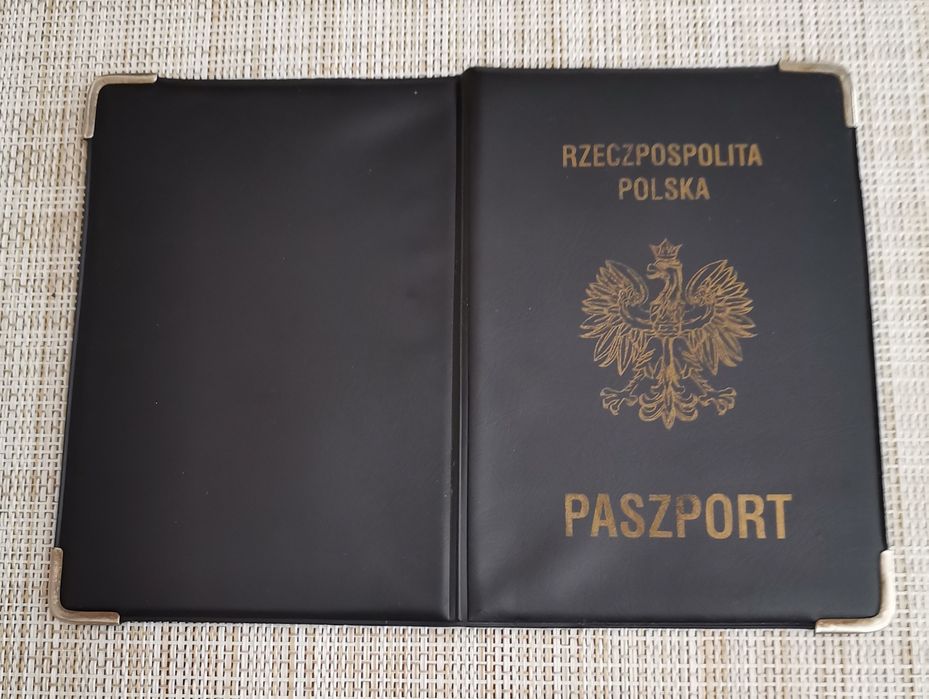 Etui na paszport czarne