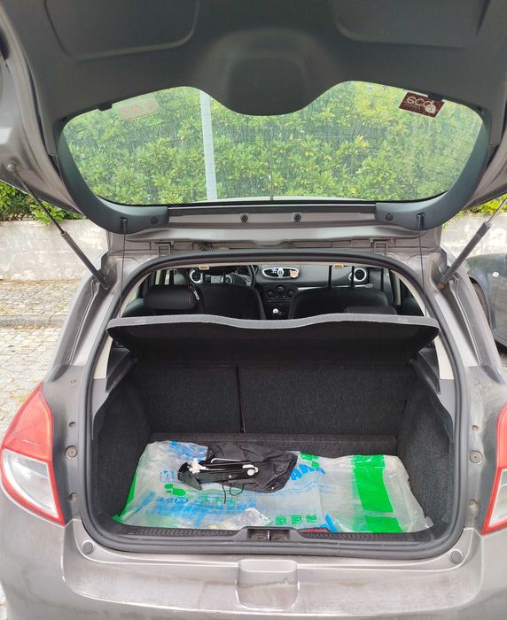 Renault Clio 2010 1.2 Gasolina para peças, abate ou para ser reparada a junta e radiador – 500€ negociáveis | Viseu