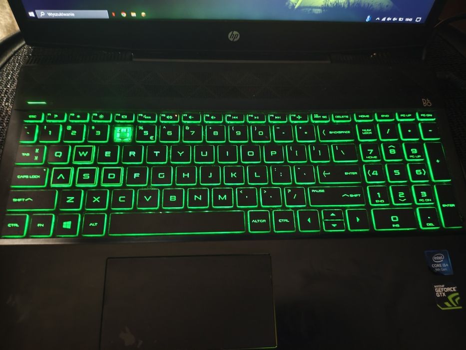 HP Pavilion Gaming i5 / GTX 1050 / SSD 500GB + podkładka chłodząca