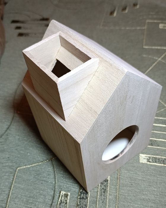 Дерев'яна хатка для хом'ячка в скандинавському дизайні