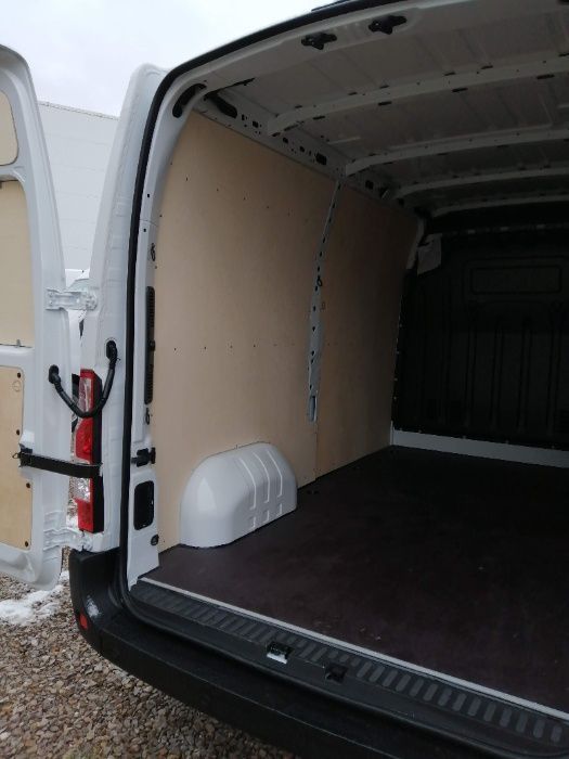 Zabudowa standardowa samochodu Renault Master L2H2