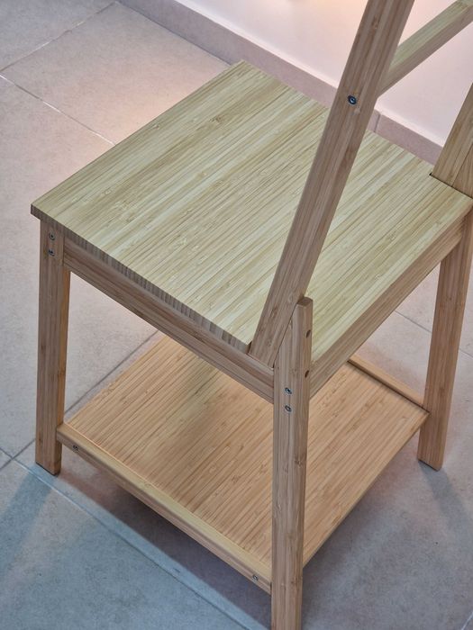 Cadeira com toalheiro IKEA em bambu
