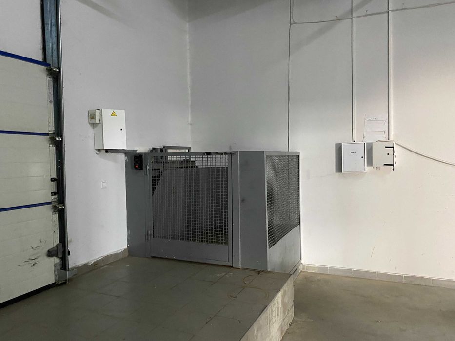 Комерційні та складські площі, офісні приміщення