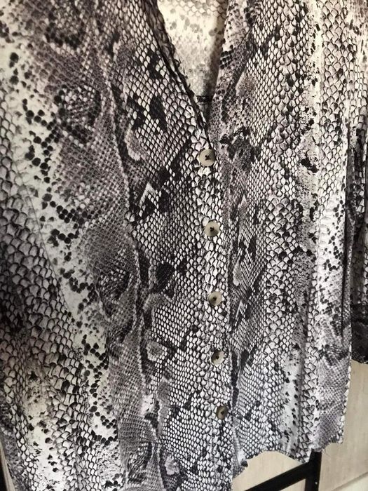Camisa efeito cobra Stradivarius