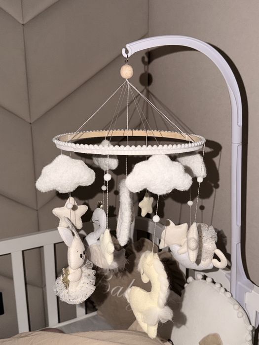 Мобіль в дитяче ліжко