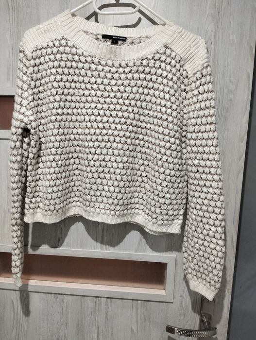 Krótki sweterek rozmiar L