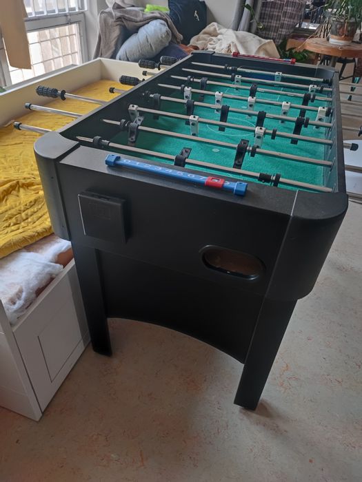 Stół unikatowy  z klawiszy do piłkarzyków