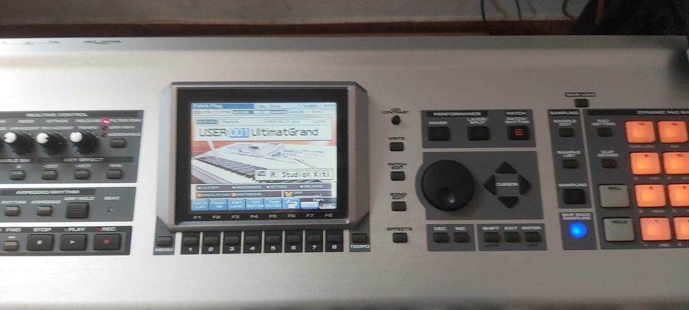 Roland X8 rigorosamente novo. Usado apenas em estúdio.