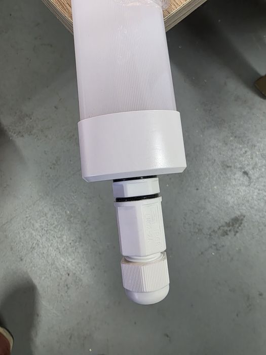 Hermetyczna lampa LED 145 cm