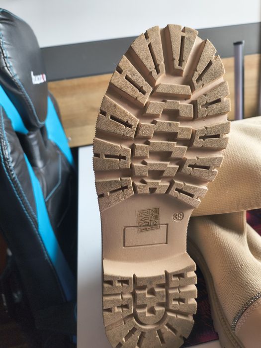 buty nowe nie używane bezowe