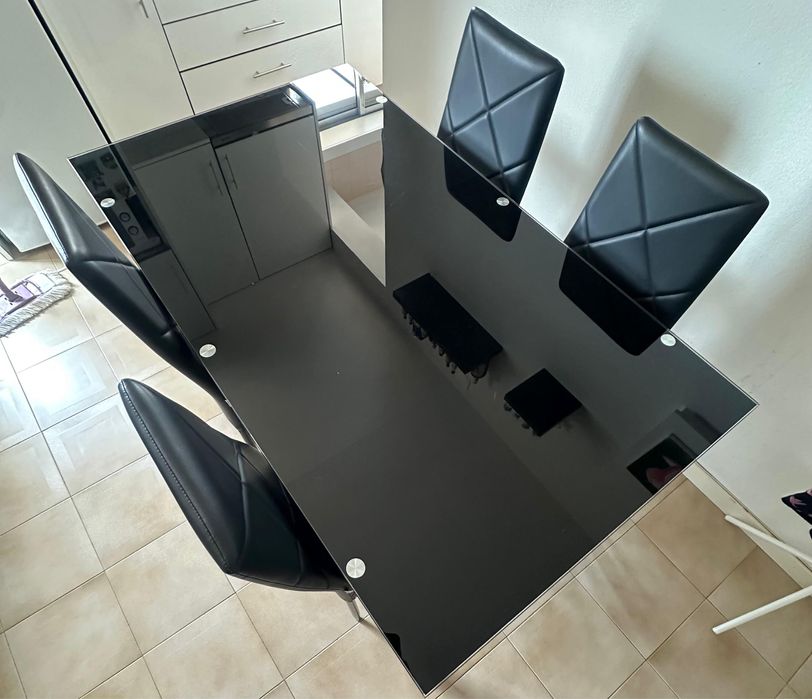 Mesa com topo vidro e cadeiras x4