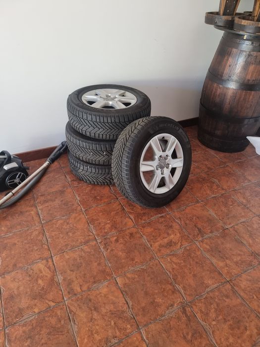 Jantes Audi com pneus praticamente novos