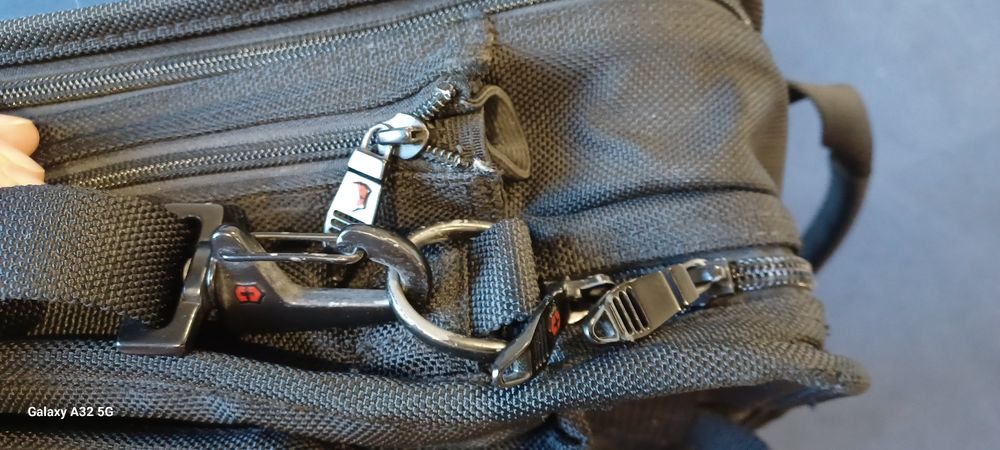 Torba na ramię Victorinox.