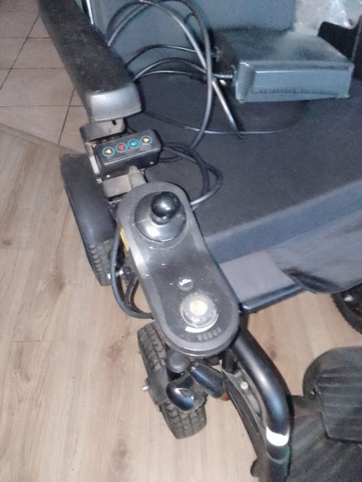 Wózek inwalidzki elektryczny