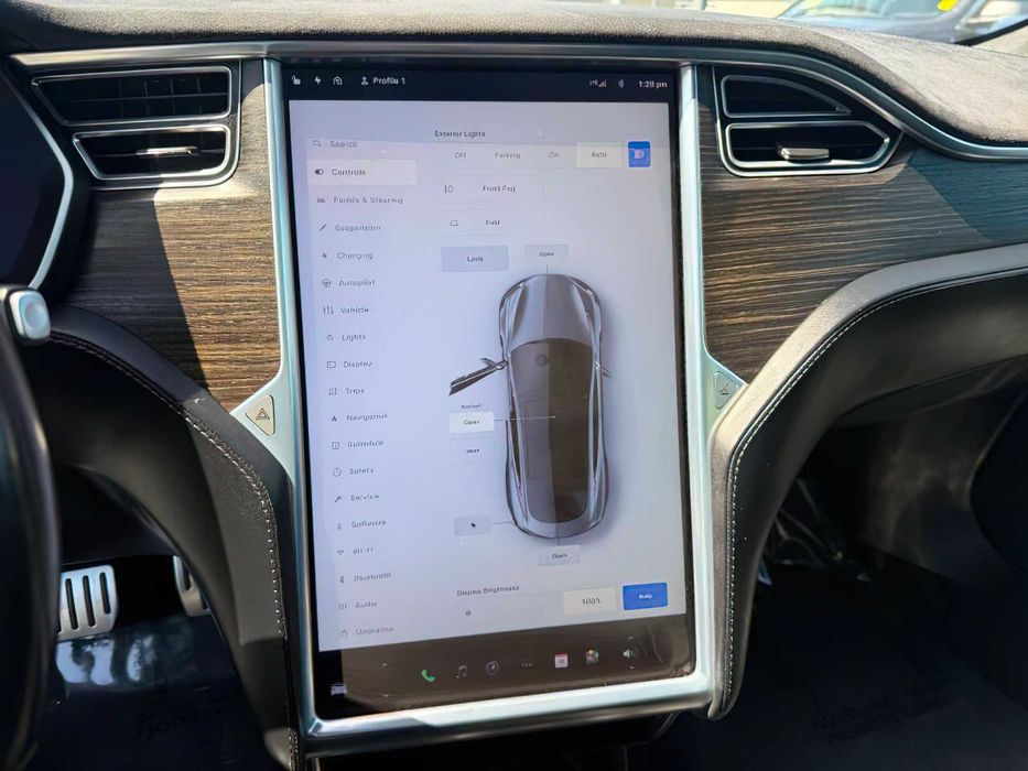 Tesla Model S      2015