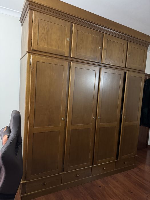 Roupeiro grande madeira maciça