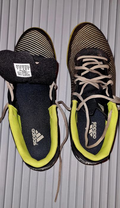 ADIDAS Freefootball Tableiro – Preto/Bege/Amarelo