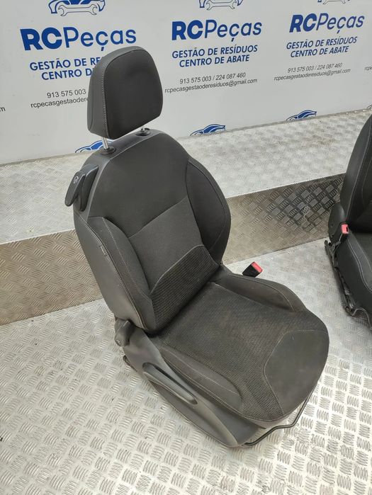 Conjunto Bancos Frontais Frente em Pele e Tecido Citroen DS3 Diesel