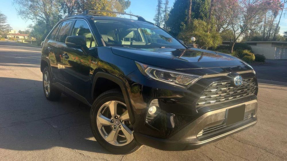 Toyota RAV4 Hybrid XSE      2021