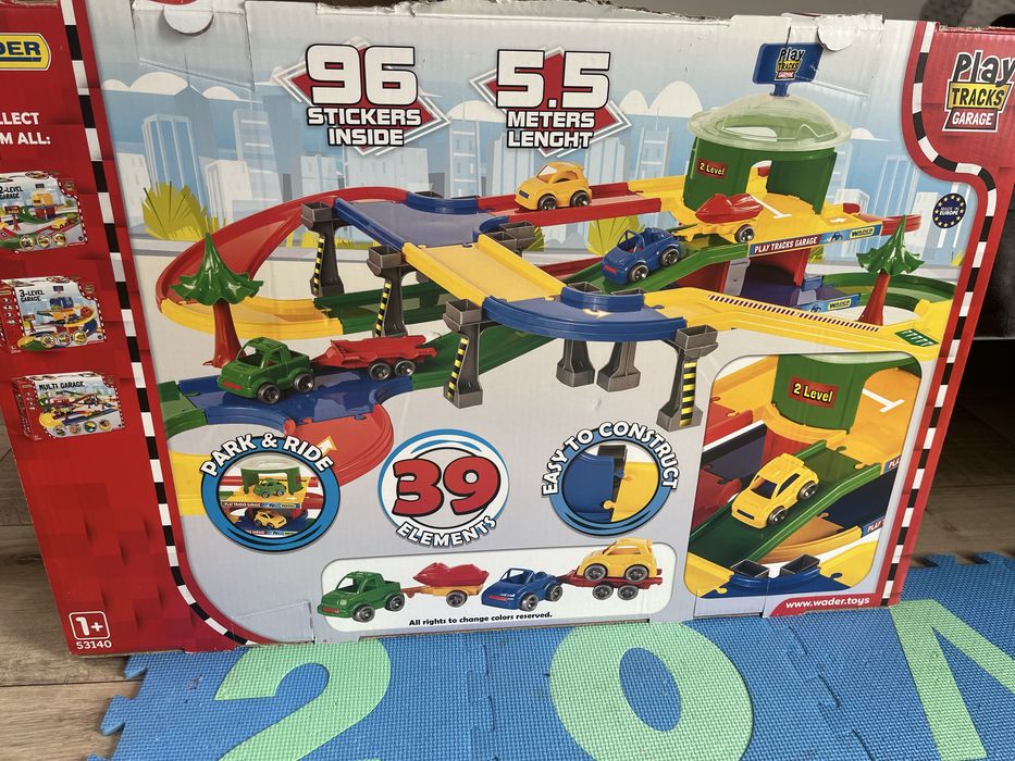 Zjeżdżalnia/tor dla autek