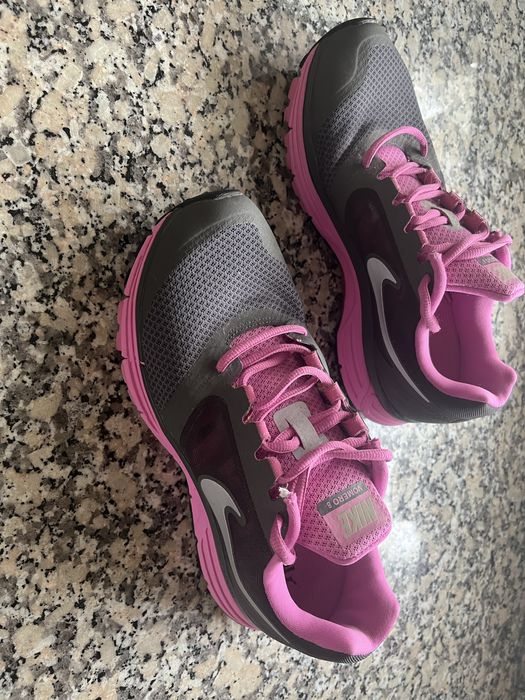 Tenis running Nike Vomero 8