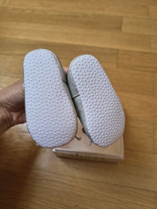 Nowe buciki niemowlęce Coccodrillo