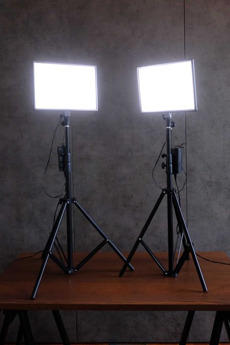 2 Kits  idênticos de iluminadores LED bi-color  ( iluminadores Luxpad 43 dual kit, tripés, acessorios, mala | NANGUANG )