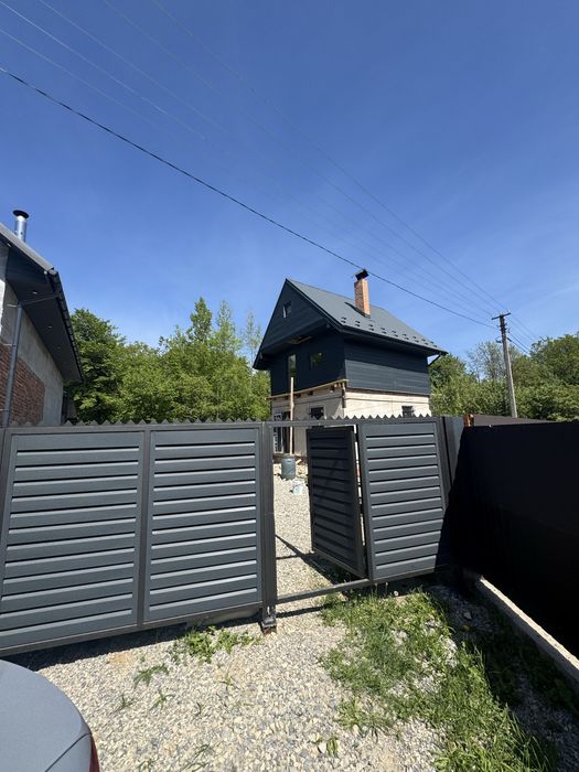 Продаж будинку з земельною ділянкою біля автобазару