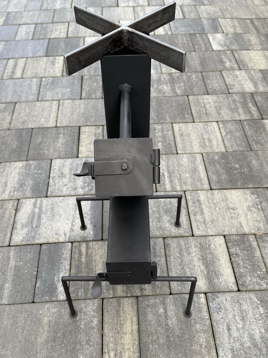 Piec rakietowy na biwak na ryby