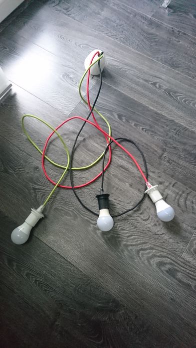 Designerska lampa kolorowe kable