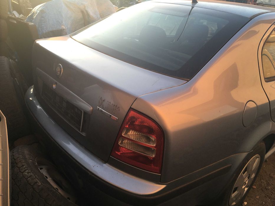 SKODA OCTAVIA I Szyba przód przednia czołowa  stan bdb