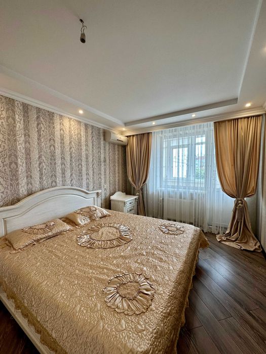 Оренда ПРОСТОРОЇ ДВО(ТРИ)КІМНАТНОЇ квартири вул. Руська 219Е