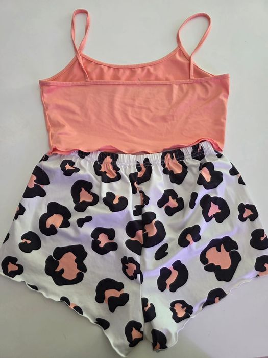 Pijama calção e top rosa e branco