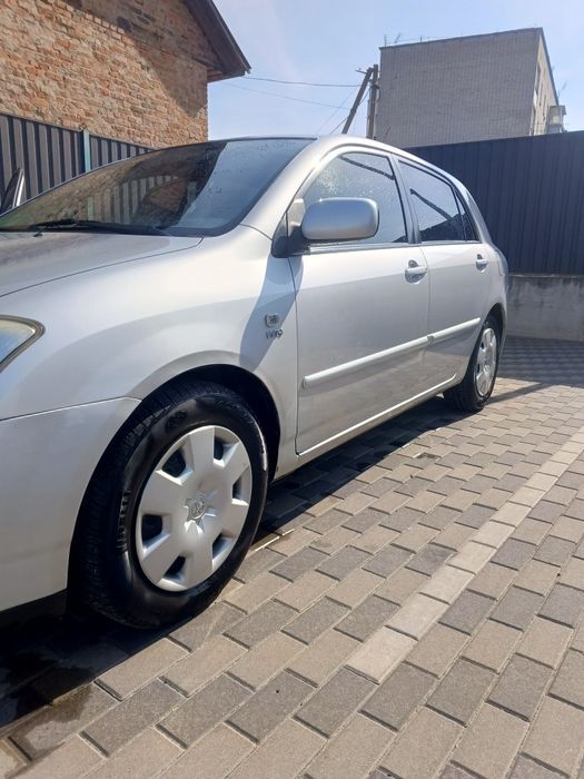 TOYOTA COROLLA в гарному стані, салон не затертий, машина стоїть майже двох роки без експлуатації. Авто варте уваги .