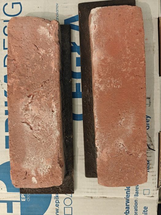 Płytki dekoracyjne z czarną fuga