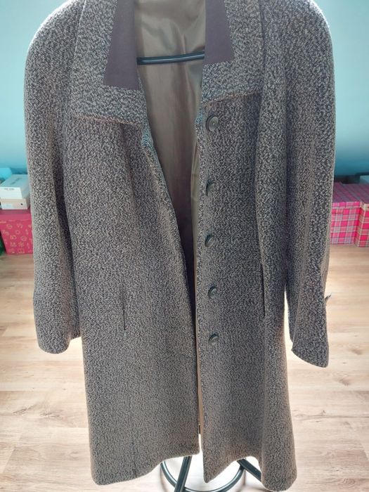 Jesienno-zimowy długi płaszcz