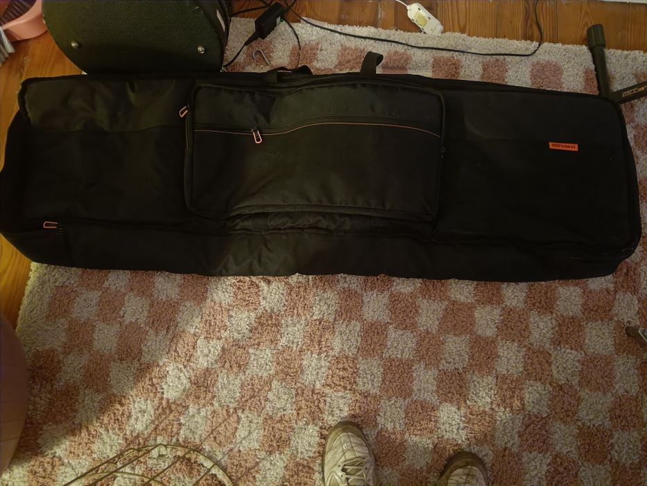 Roland RD-300GX com mala, pedal + suporte
