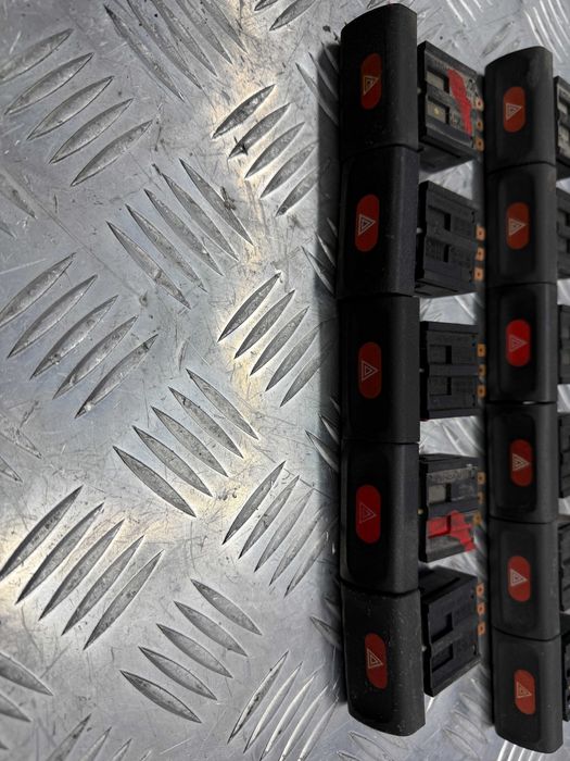 Кнопка аварийки  opel omega b  vectra b  7 pin  90457316