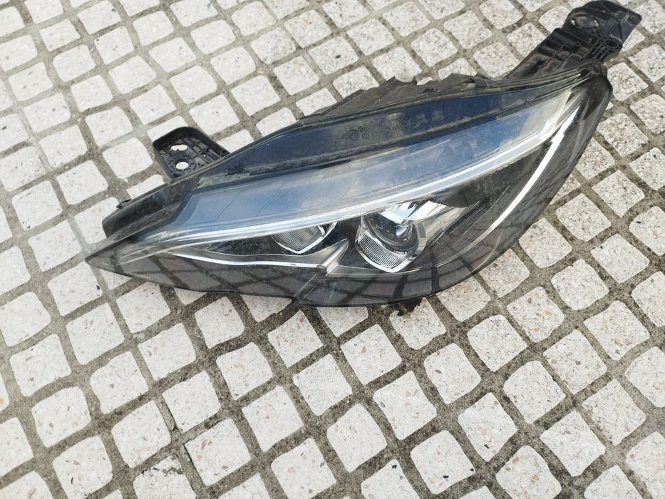 Óticas originais Peugeot.  208   508.  308 vário material.