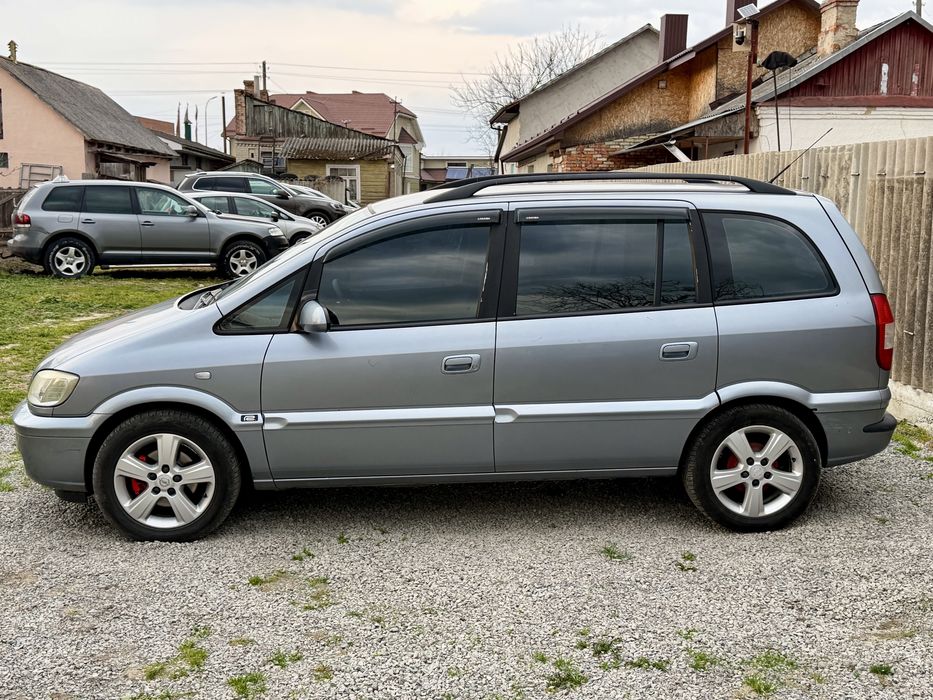 Opel Zafira 2004 рік 1,6 бенз 7 - місна