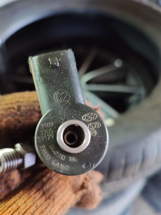 Форсунка соренто 2.5 D4CB HYUNDAI H1