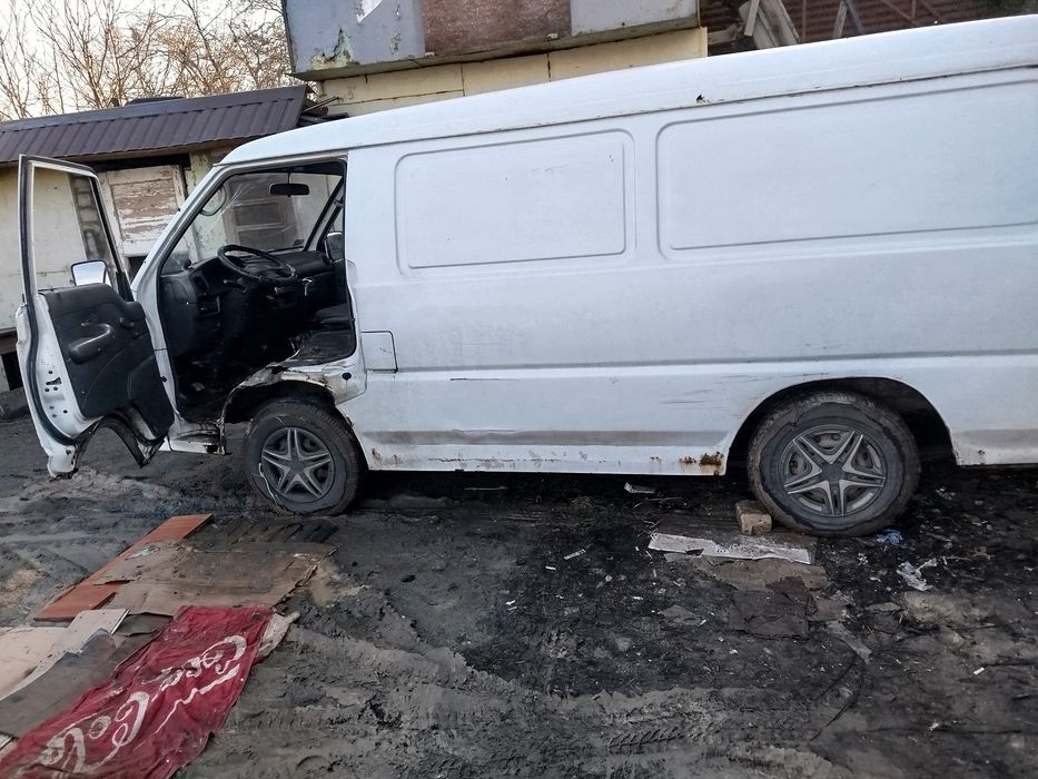 Продам запчастини на Хундай Н 100